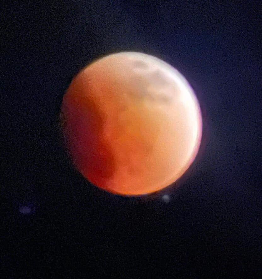 Autumn T. photo sub, blood moon
